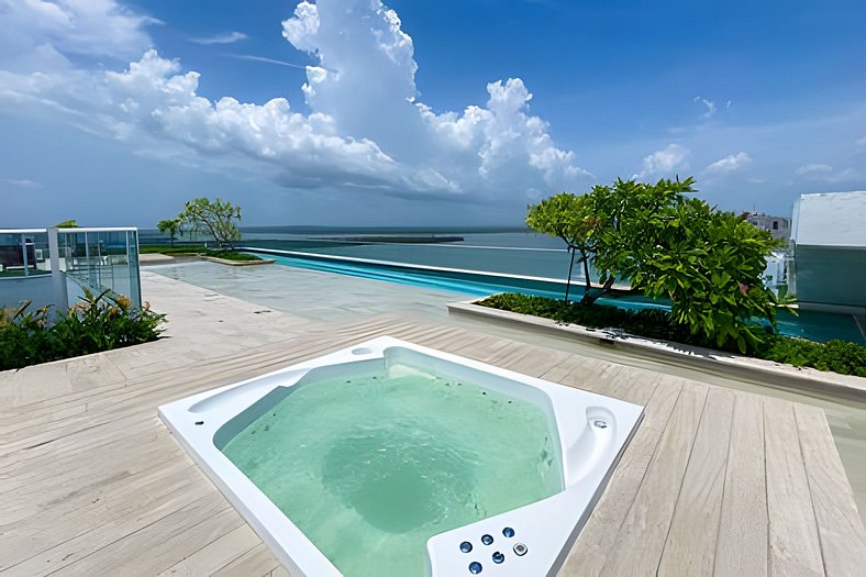 1 Bedroom with Jacuzzi. Sea and Swamp View