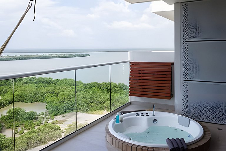 1 Bedroom with Jacuzzi. Sea and Swamp View