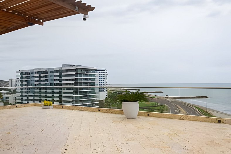 2 Bedroom Apartment Sea View. Pool