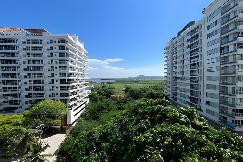 2 Bedroom Apartment. Jacuzzi and Sea View