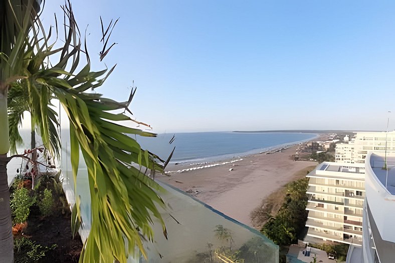 3+1 Bedrooms direct access to Morros beach. Views